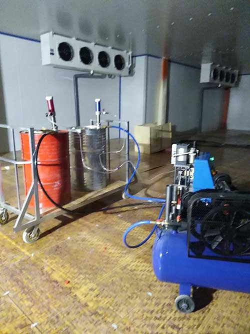 冷庫(kù)保溫層聚氨酯硬泡噴涂