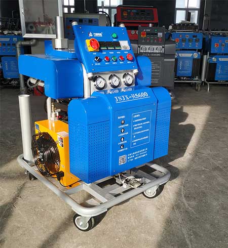 液壓聚脲噴涂機(jī)(圖2) H5600液壓聚脲噴涂機(jī)