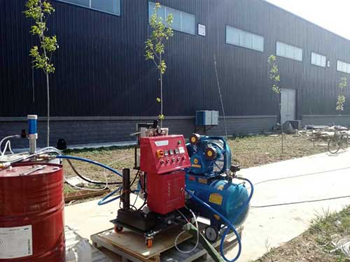 路基填充聚氨酯噴涂機(圖1) E型路基填充聚氨酯噴涂機