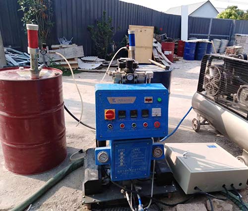 聚氨酯專(zhuān)用發(fā)泡機(jī) 冷庫(kù)保溫(圖2) Q2600冷庫(kù)保溫聚氨酯專(zhuān)用發(fā)泡機(jī)