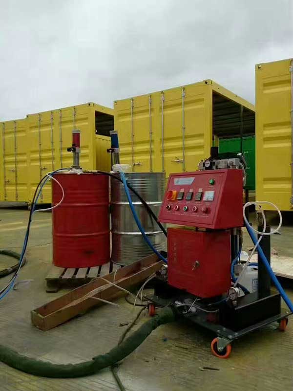 冷藏車保溫廂體用什么材料噴涂聚氨酯好不好(圖1) 冷藏車保溫廂體材料噴涂聚氨酯案例