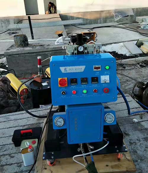 聚氨酯噴涂的機(jī)器(圖1) Q2600聚氨酯噴涂的機(jī)器