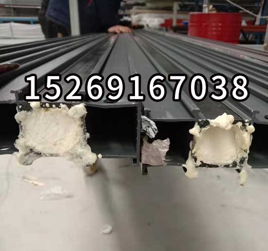 斷橋鋁腔體注入發(fā)泡(圖9) T40D斷橋鋁腔體注入發(fā)泡機案例