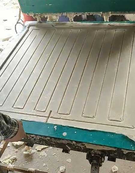 電熱炕板聚氨酯發(fā)泡機(圖2) T40D電熱炕板聚氨酯發(fā)泡案例