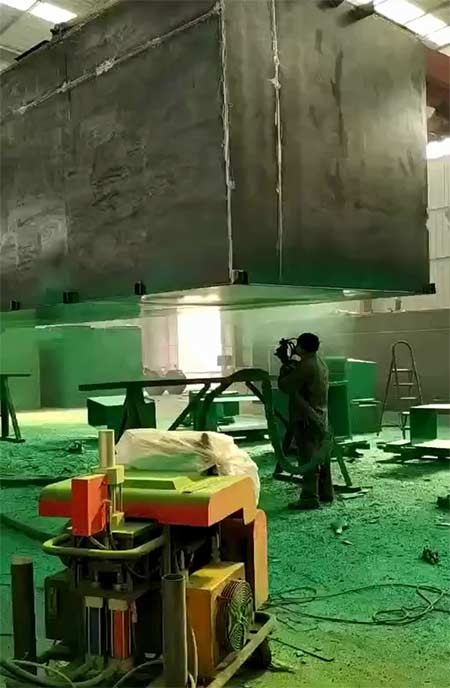 集裝箱底部用聚脲噴涂(圖2) 集裝箱底部用聚脲噴涂案例