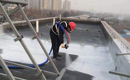 聚脲和聚氨酯防水哪個好 效果對比(圖1) 樓頂噴涂聚脲防水